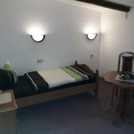 Richnow's Bett Und Bike Ehem. Landgasthof 3* ציטאו