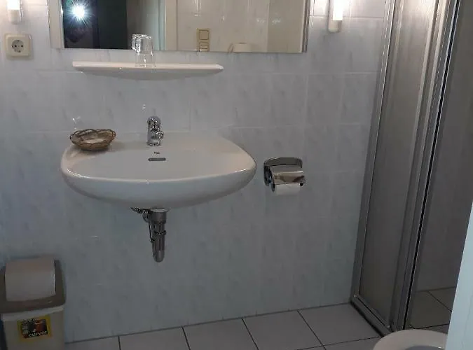 Richnow's Bett Und Bike Ehem. Landgasthof 3*